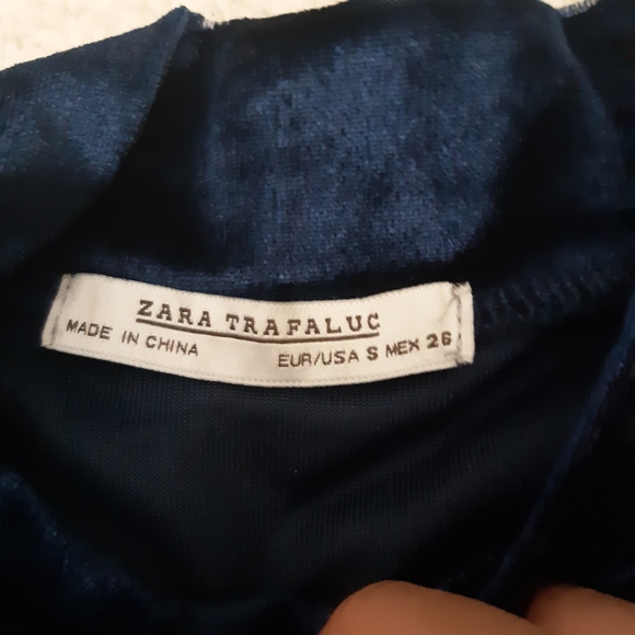 Zara blue velvet mockneck short sleeve top - Picture 3 of 3